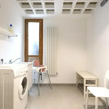 Un Piccolo E Accogliente Appartamento Con Una Camera Da Letto In Via Fontana 25 Daire