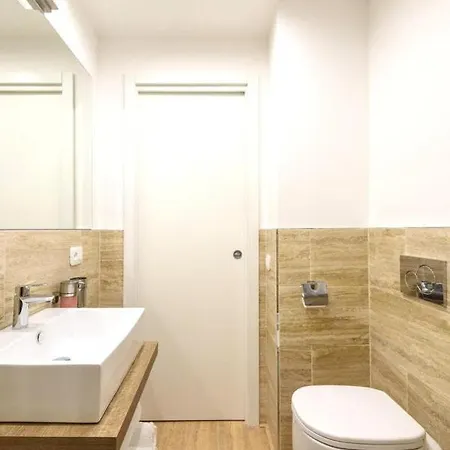 Un Piccolo E Accogliente Appartamento Con Una Camera Da Letto In Via Fontana 25 Daire *